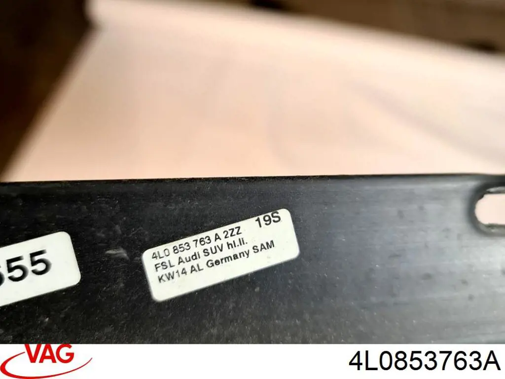 Накладка заднього скла, ліва VAG 4L0853763A
