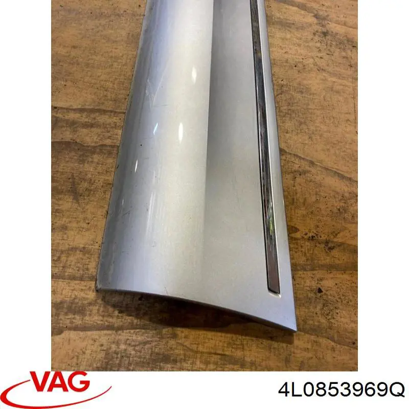 Купити 4L0853969QGRU VAG Молдинг задніх лівих дверей, нижній