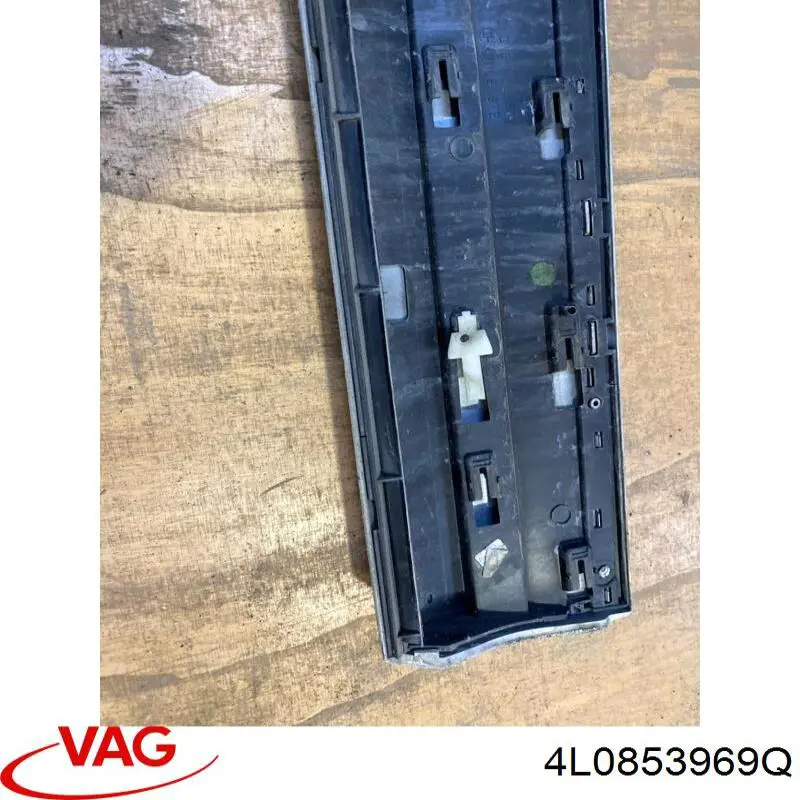 4L0853969QGRU VAG Накладка задніх лівих дверей, нижня