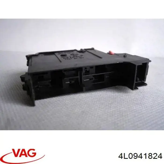 Блок запобіжників задній, салонний VAG 4L0941824 ціна, від 8.87 USD