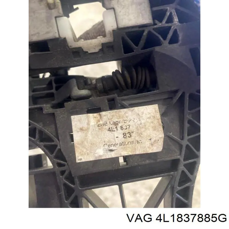 Тримач зовнішньої ручки дверей, передньої лівої VAG 4L1837885J ціна, від 24.97 USD