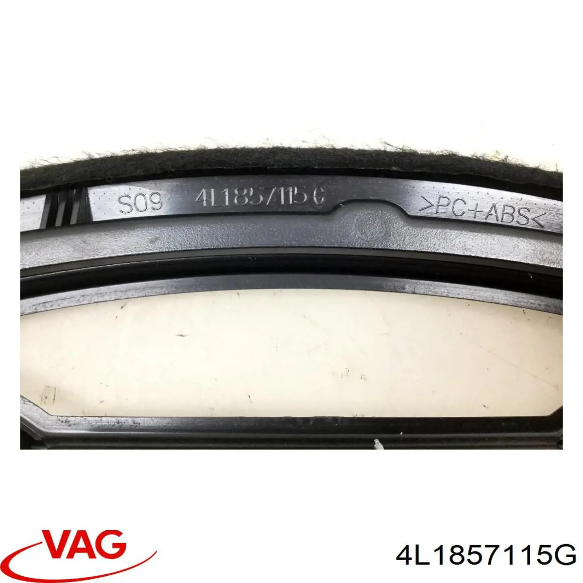 Облицювання щитка приладів "торпедо" 4L1857115G VAG