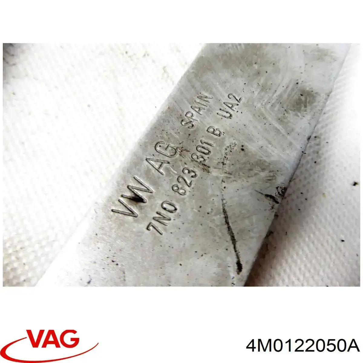 Патрубок системи охолодження VAG 4M0122050A