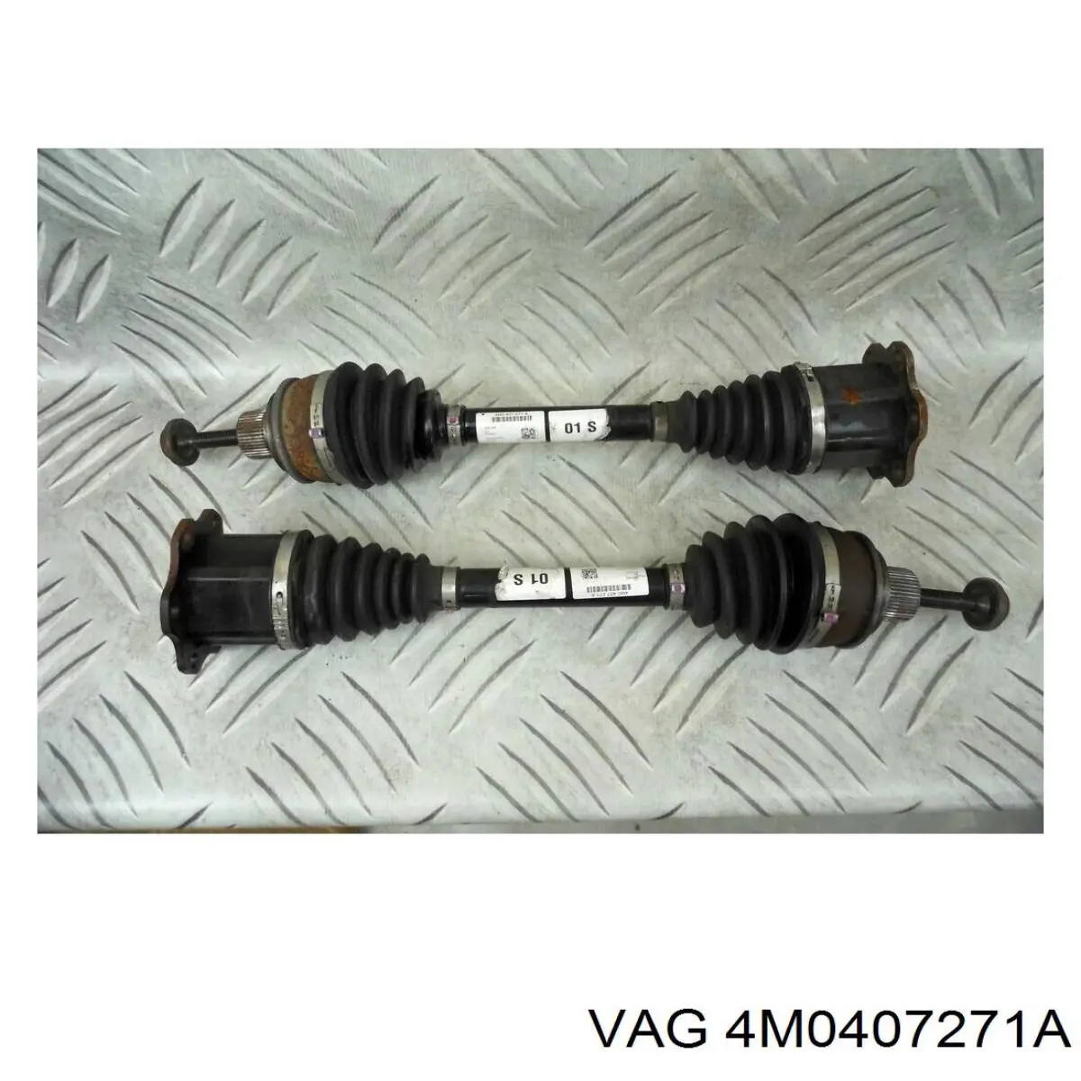 Купити 4M0407271R VAG Вісь передня в зборі