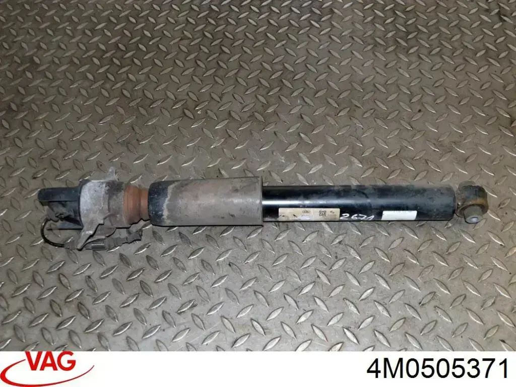 Купити 4M0505371 VAG Важіль задньої підвіски верхній, лівий