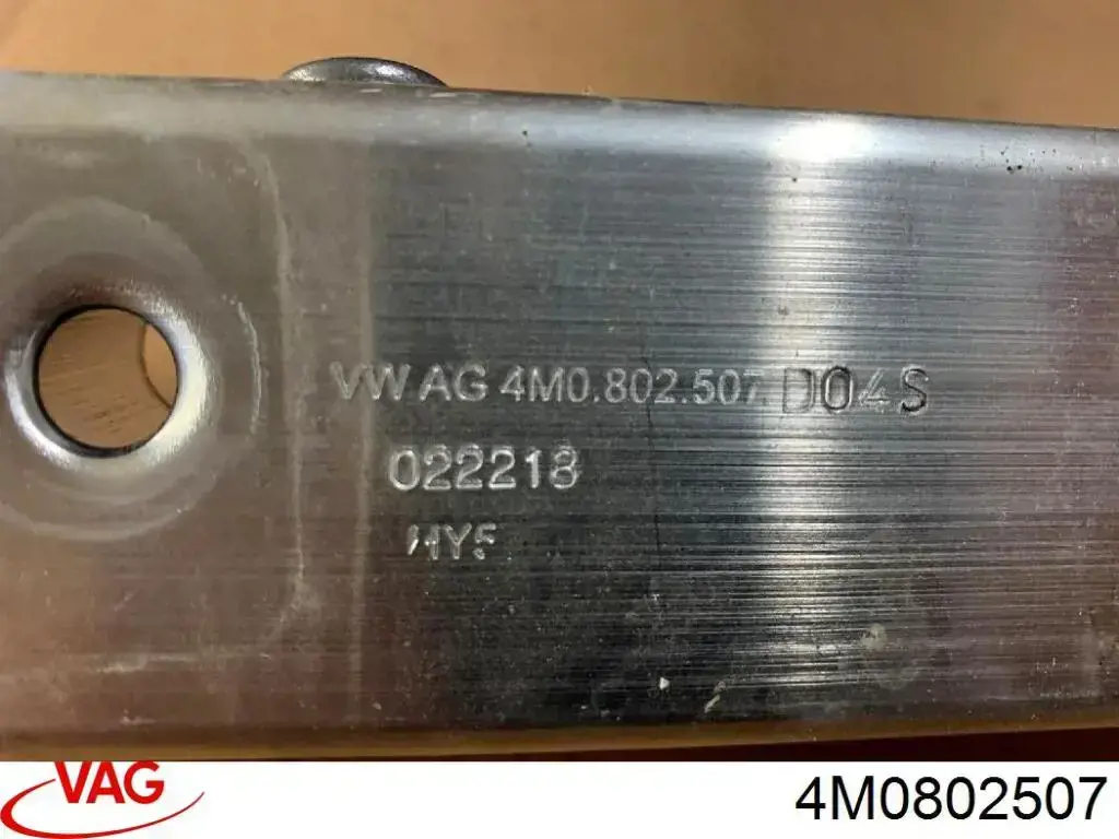Купити 4M0802507F VAG Кронштейн підсилювача переднього бампера
