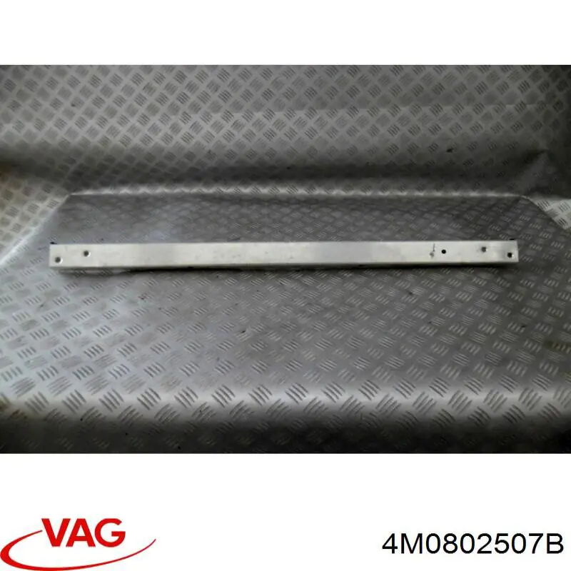 Кронштейн підсилювача переднього бампера 4M0802507F VAG