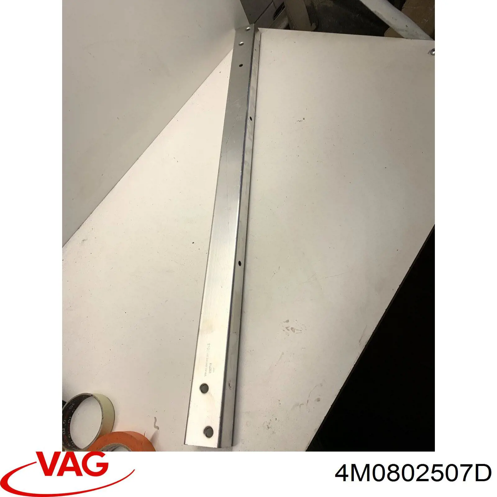 Купити 4M0802507D VAG Кронштейн підсилювача переднього бампера