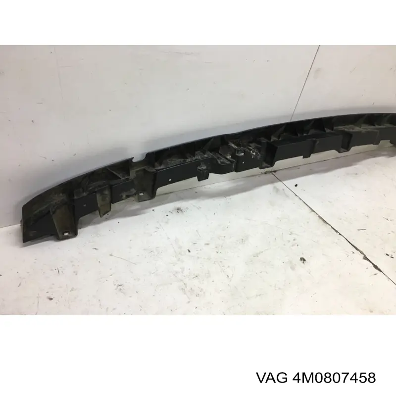 4M0807458 VAG Кронштейн бампера заднього, центральний