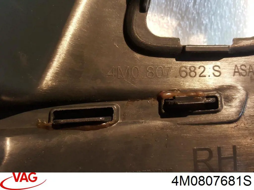  VAG 4M0807681S ціна, від 79.10 USD