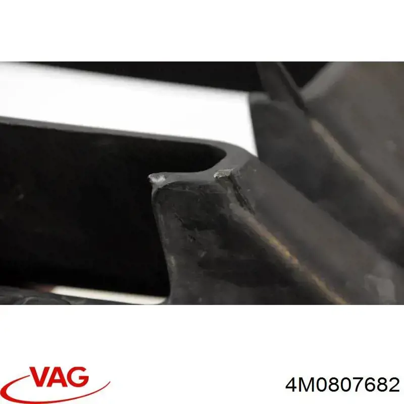 Купити 4M0807682 VAG Заглушка/ решітка протитуманних фар бампера переднього, права