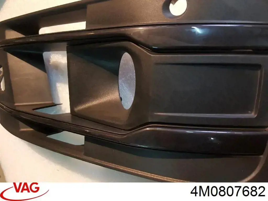 4M0807682 VAG Заглушка протитуманки передньої правої