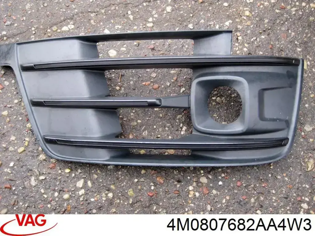 4M0807682AA4W3 VAG Решітка переднього бампера, права
