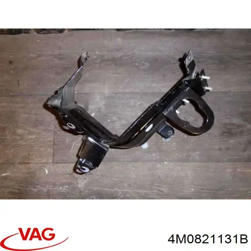 4M0821131B VAG Кронштейн кріплення крила переднього лівого, передній