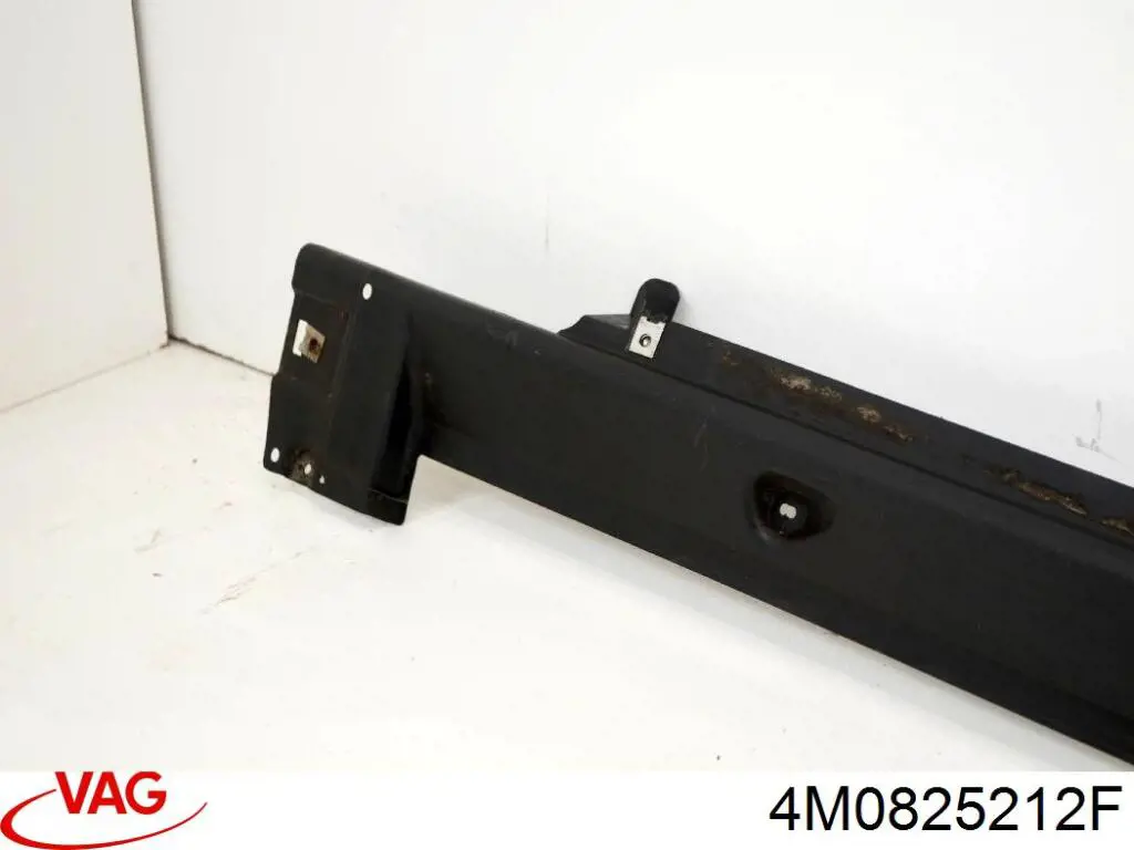 Захист днища, правий VAG 4M0825212F ціна, від 23.98 USD