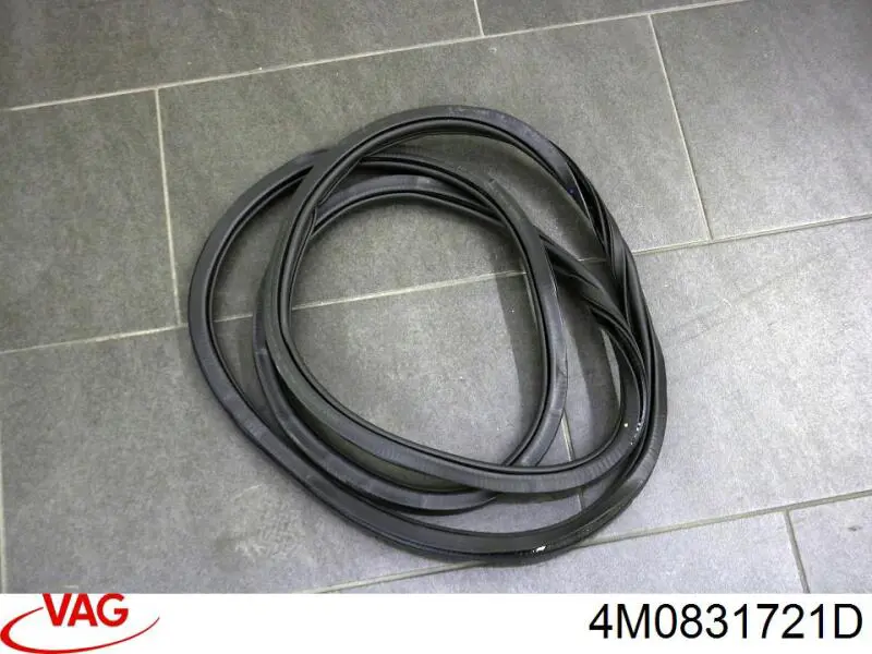 Ущільнювач дверей передніх, на (кузові) VAG 4M0831721