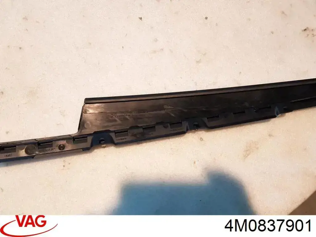 4M0837901 VAG Накладка передніх дверей, лівих, вертикальна