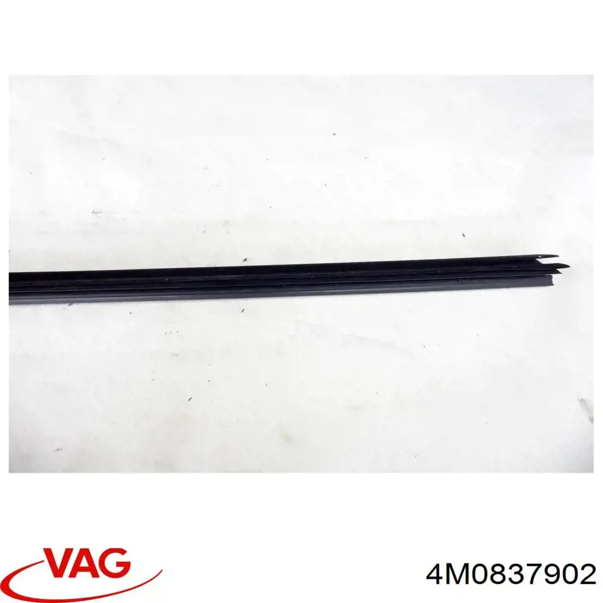 Накладка передніх дверей, правих, вертикальна VAG 4M0837902
