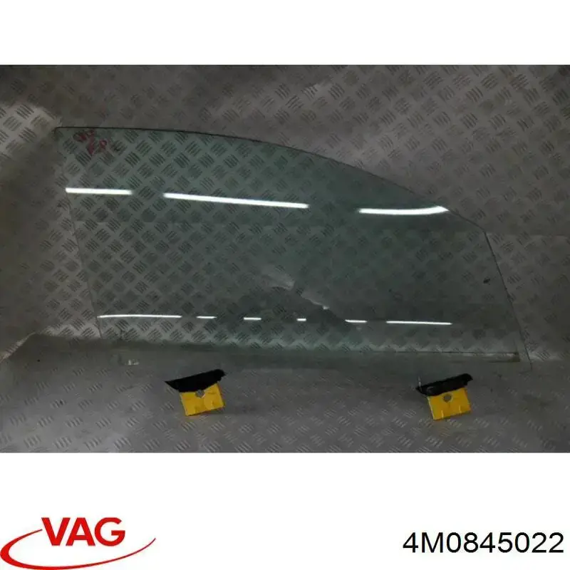 Купити 4M0845022 VAG Скло передніх дверей, правою