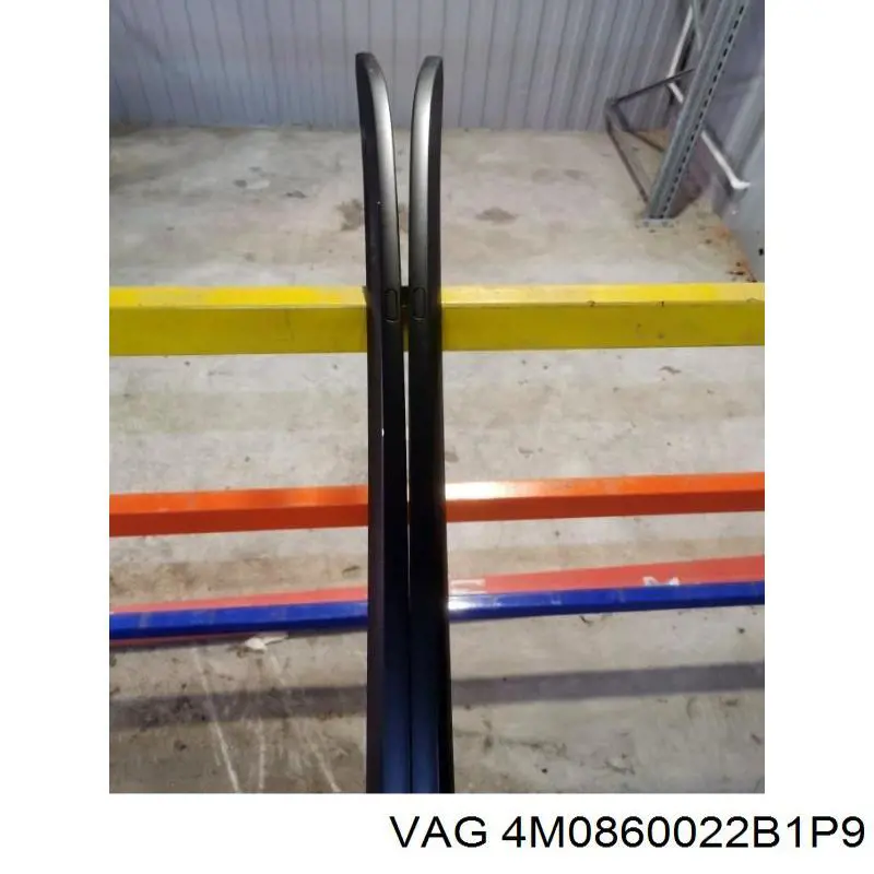Рейлінг даху правий 4M0860022B1P9 VAG