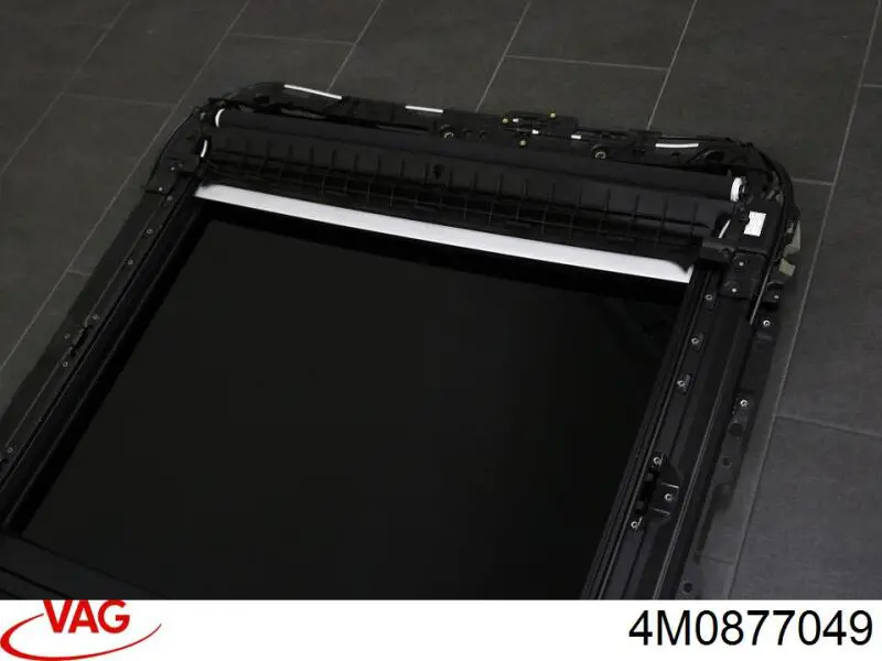 Деталі люків облицювання кузова VAG 4M0877049