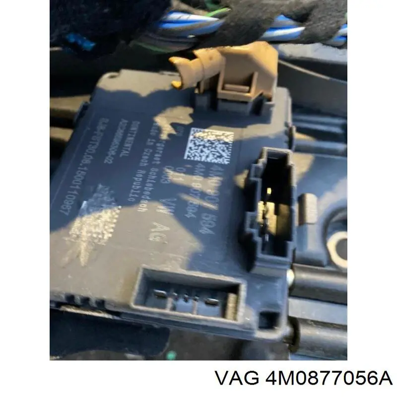 Купити 4M0877056A VAG Кришка люка даху, задня