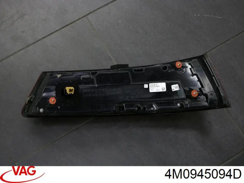 Купити 4M0945094D VAG Задня права фара
