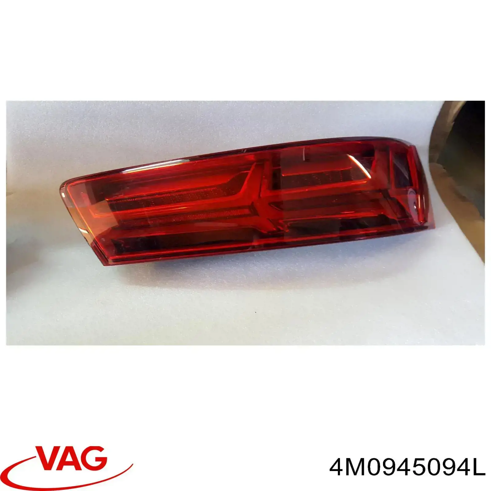 Купити 4M0945094L VAG Задня права фара
