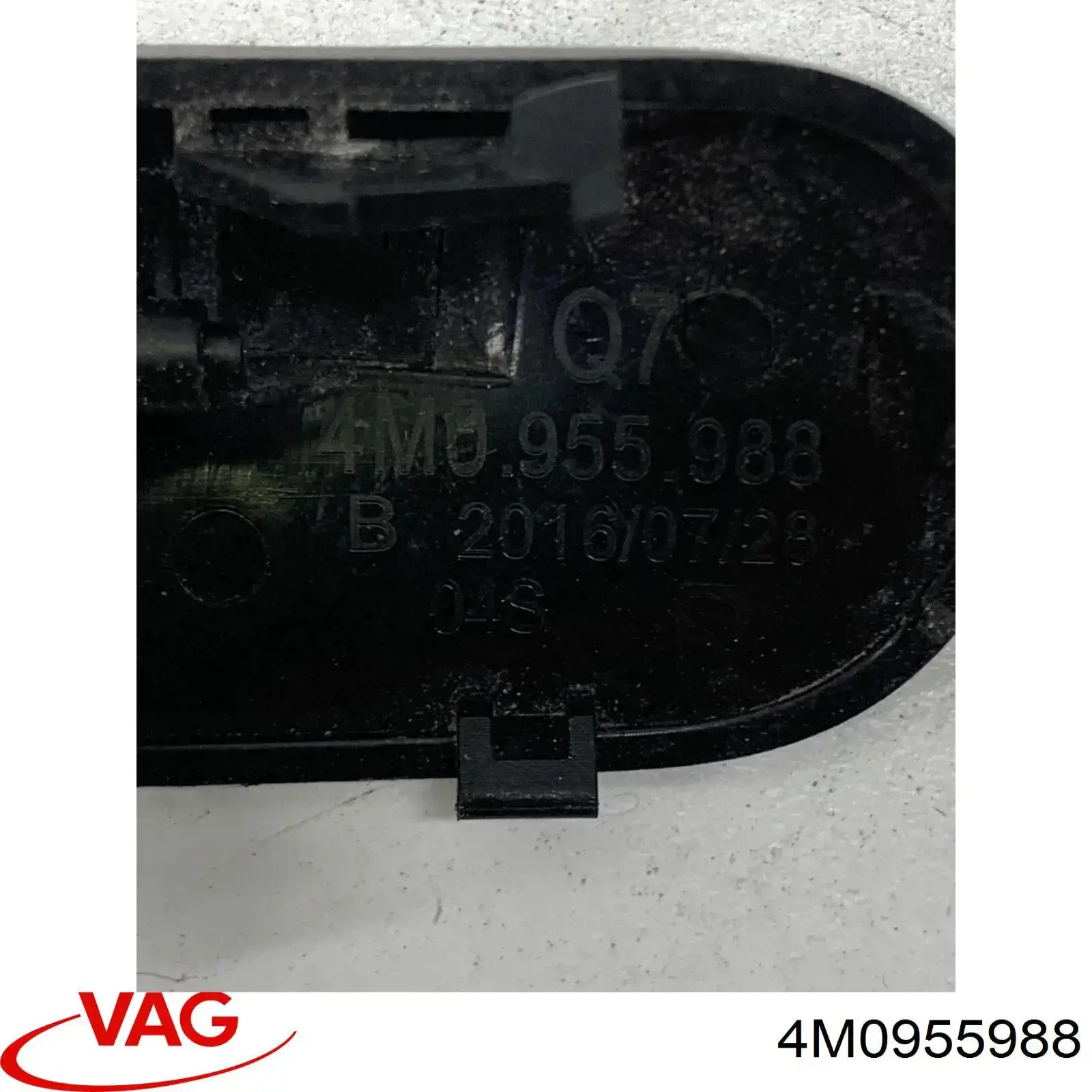 Купити 4M0955988 VAG Форсунка омивача скла лобового, права