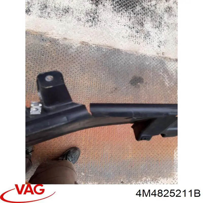 760825201A VAG Накладка зовнішня (молдинг) порога, лівий
