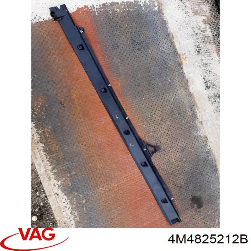Накладка зовнішня (молдинг) порога, правий VAG 760825202A ціна, від 101.50 USD