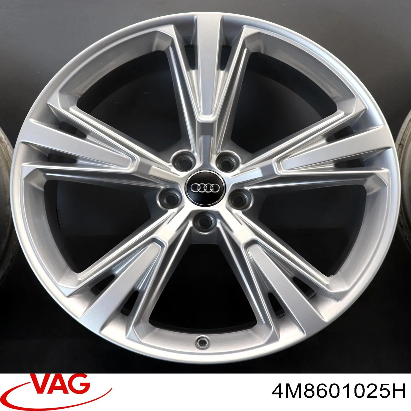 Диски колісні литі (легкосплавні, титанові) 4M8601025H VAG