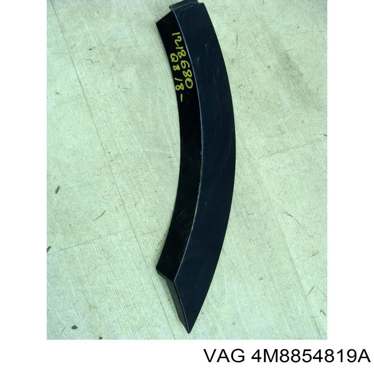 Купити 4M8854819AGRU VAG Молдинг арки колеса заднього, лівий
