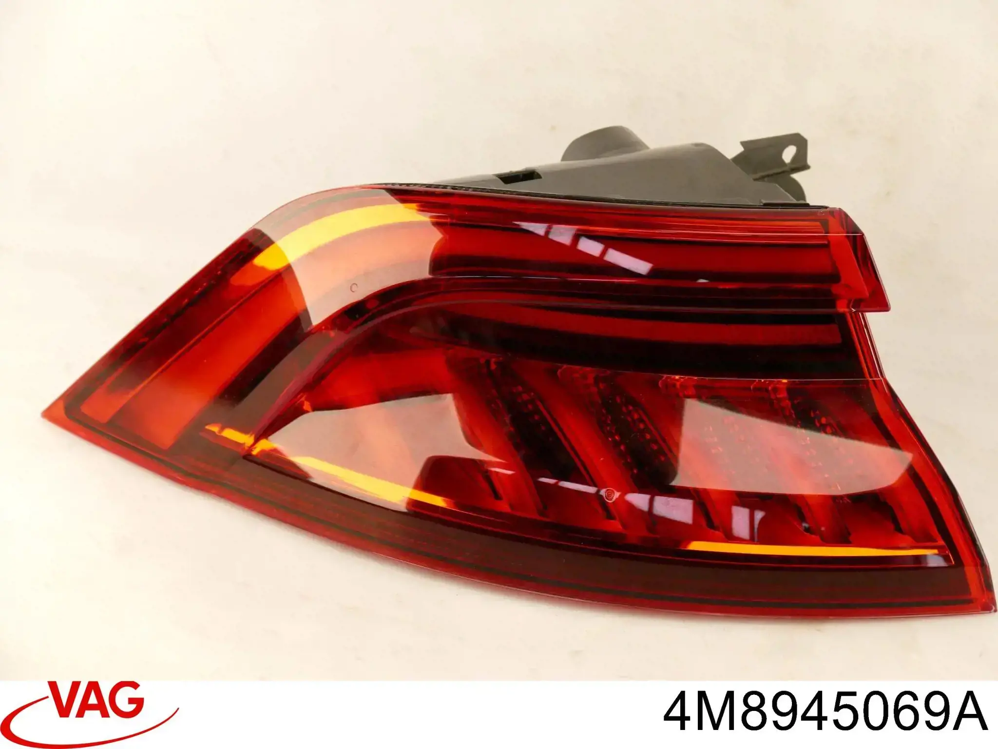 Ліхтар задній лівий VAG 4M8945069A ціна, від 300.90 USD