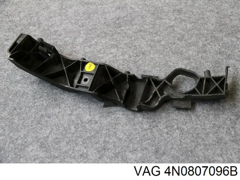 Кронштейн бампера заднього, правий VAG 4N0807096B ціна, від 23.57 USD