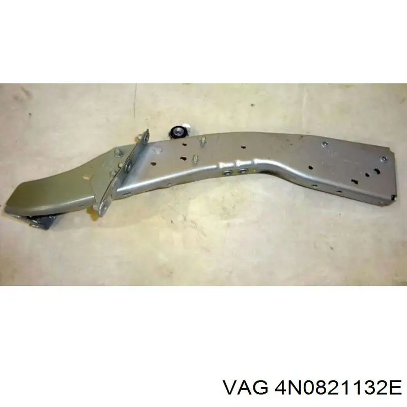 4N0821132G VAG Кронштейн кріплення крила переднього правого, передній