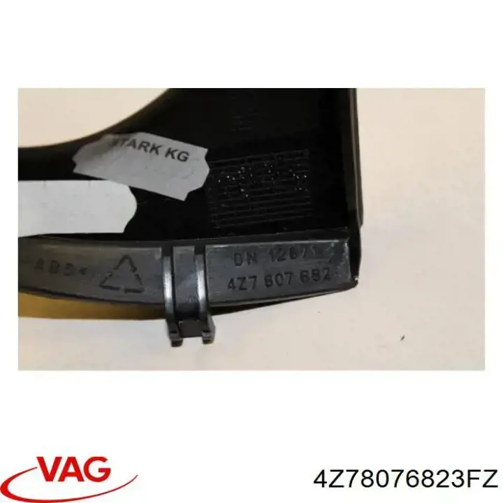 Купити 4Z78076823FZ VAG Решітка переднього бампера, права