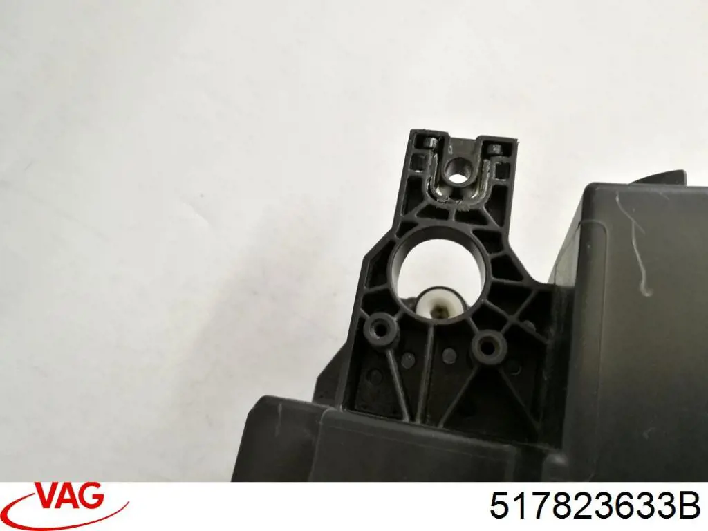 Кронштейн ручки відкривання капота VAG 517823633B