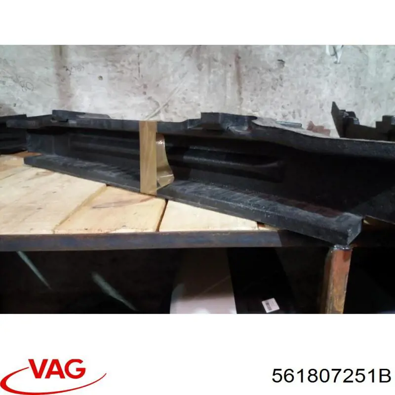 561807251B VAG Наповнювач бампера заднього