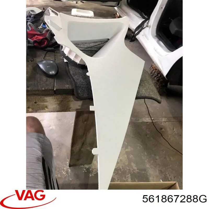 561867288G VAG Обшивка стійки кузова внутрішня, задня права
