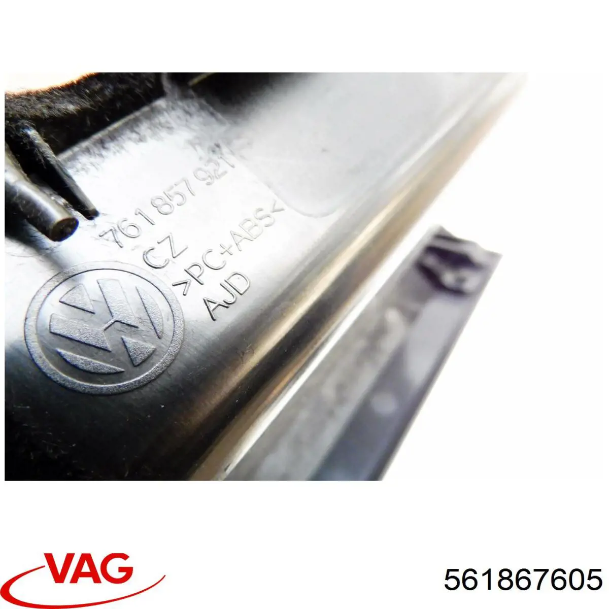 Купити 561867605 VAG Облицювання багажника п'ятих дверей