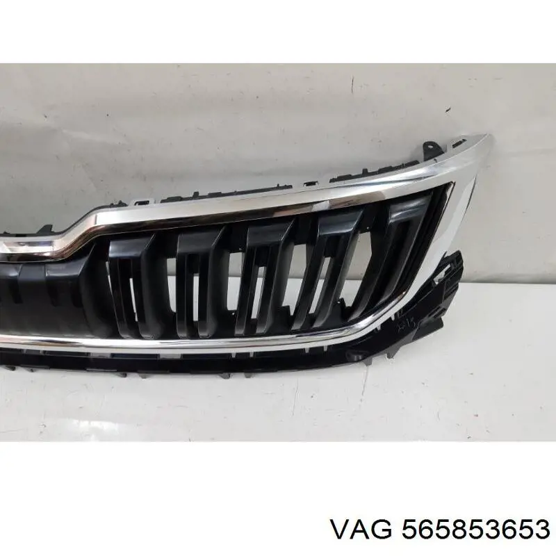 565853653 VAG Решітка радіатора