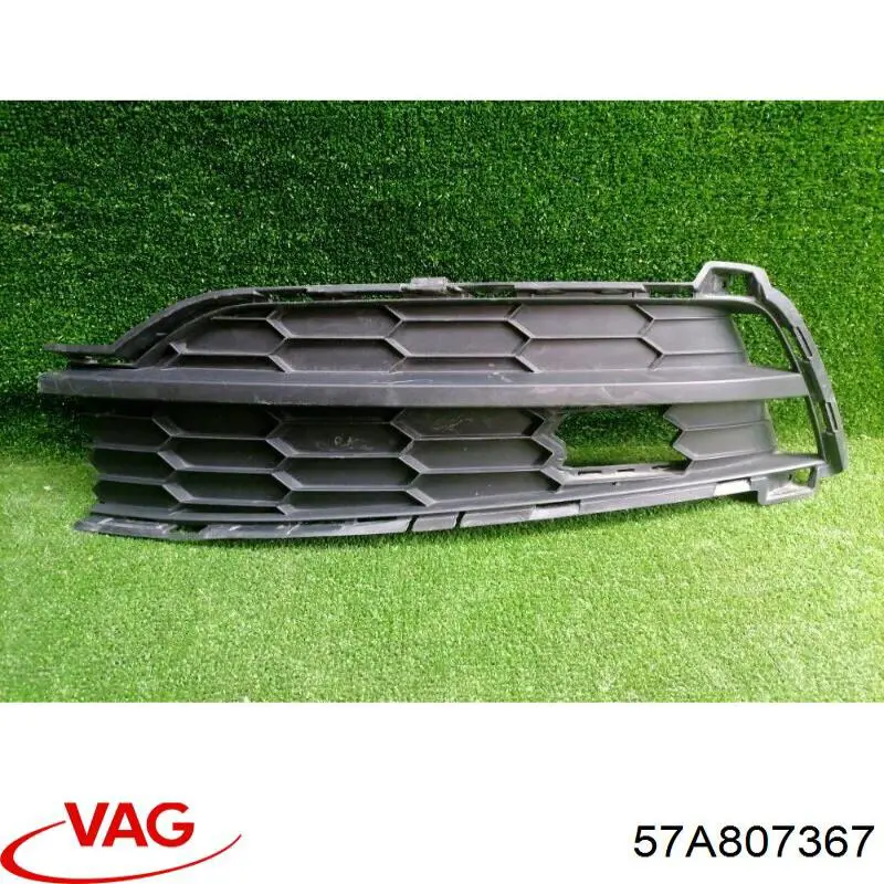 Заглушка під протитуманні фари, ліва VAG 57A807367 ціна, від 24.43 USD