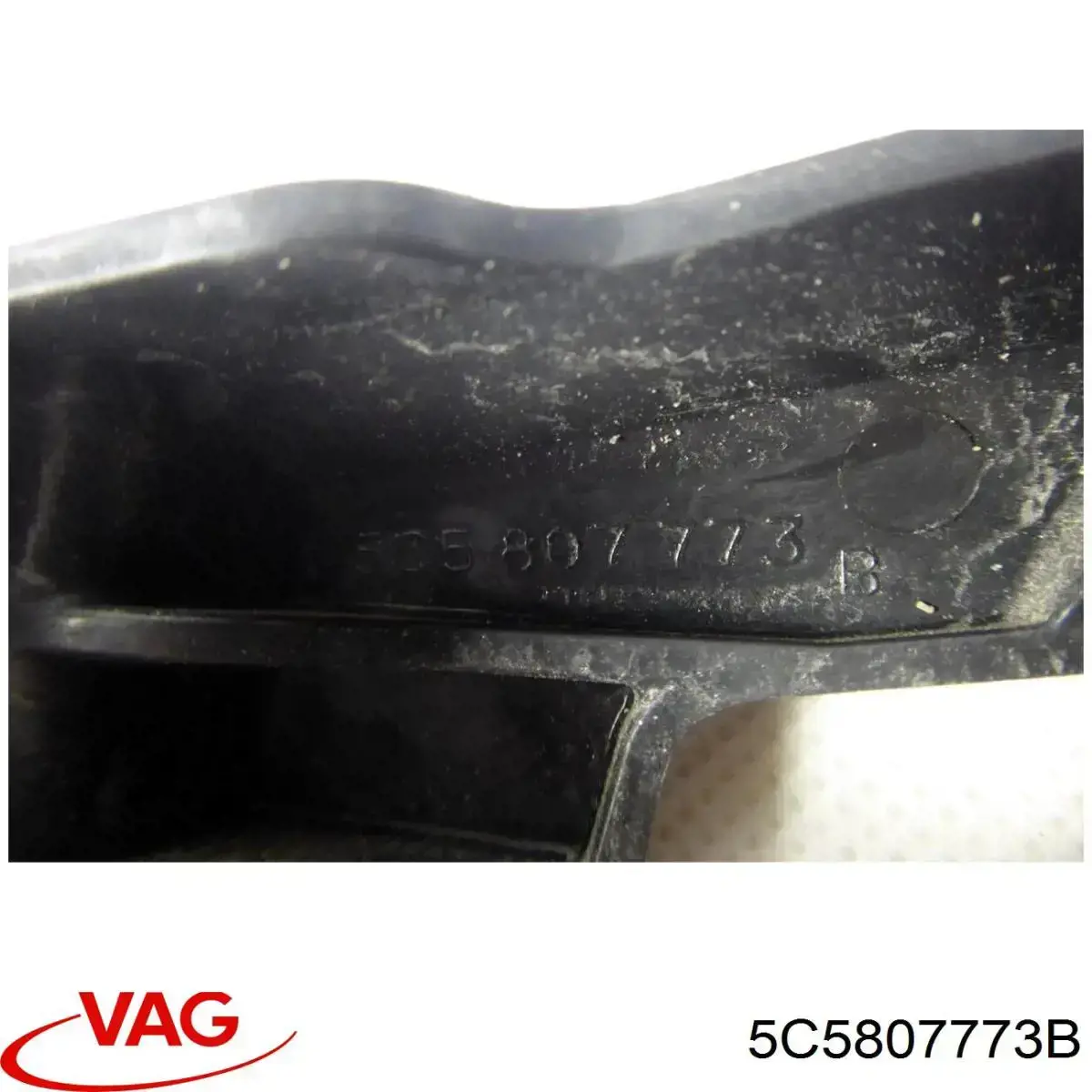 5C5807773B VAG Лівий кронштейн переднього бампера
