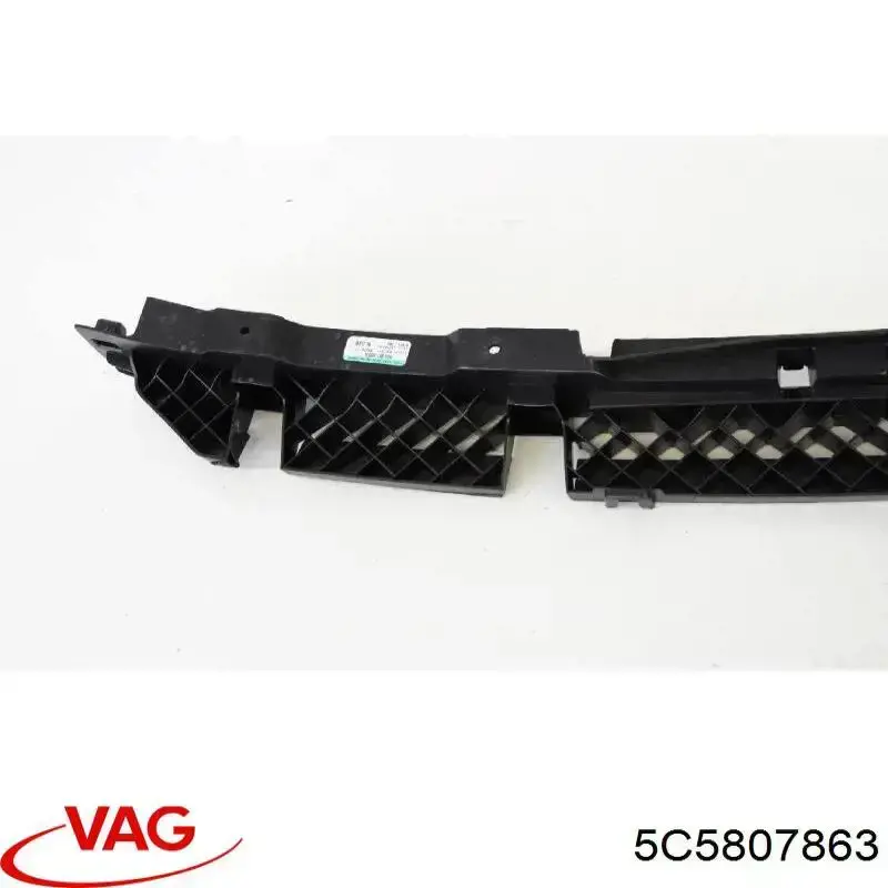 5C5807861 VAG Кронштейн бампера заднього, центральний