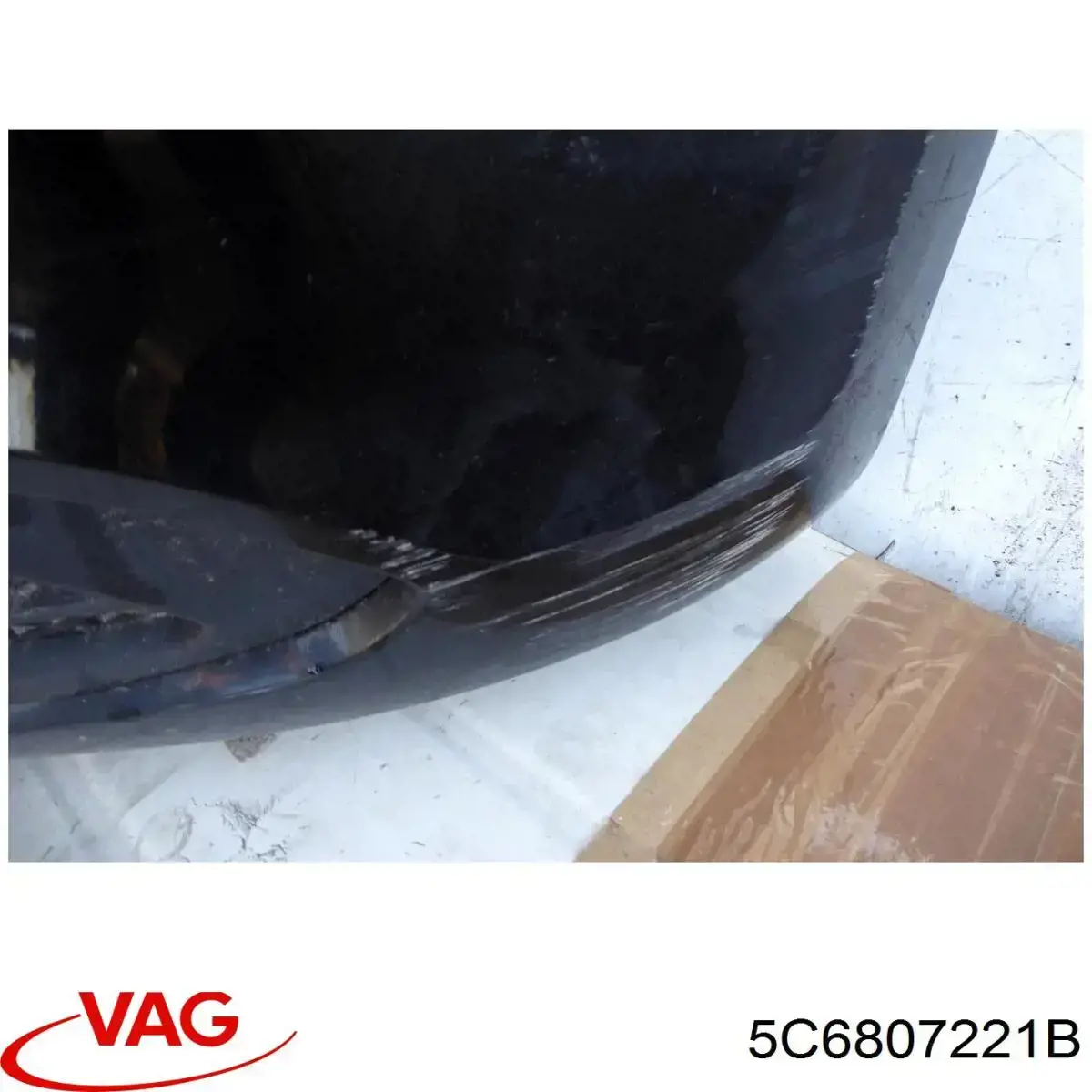 Передній бампер 5C6807221B VAG