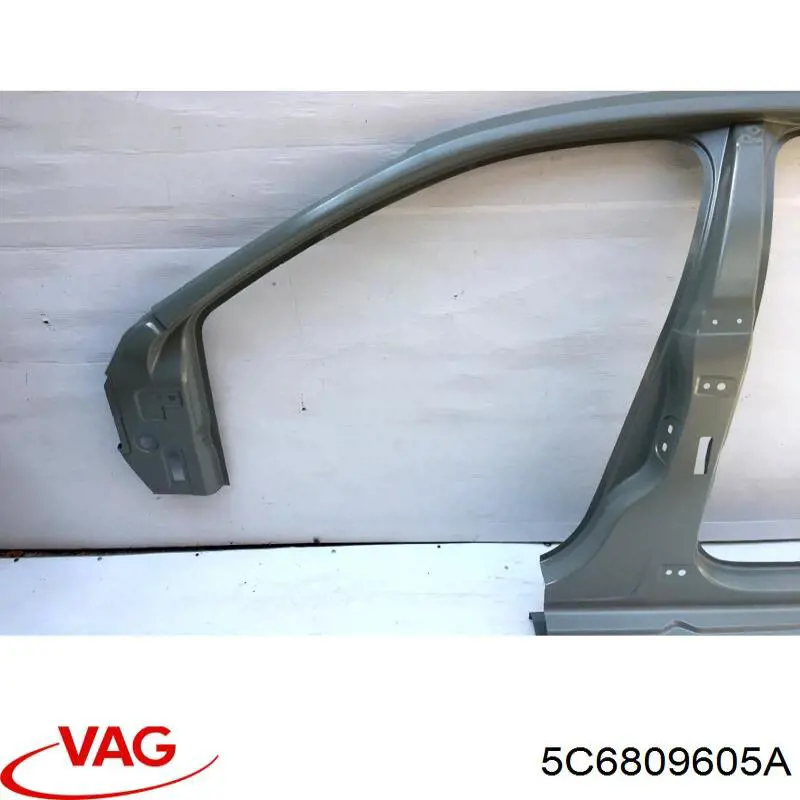 Боковина кузова ліва 5C6809605 VAG