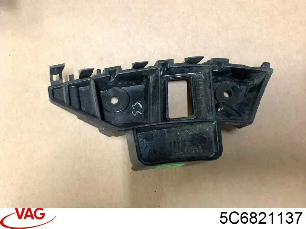  VAG 5C6821137