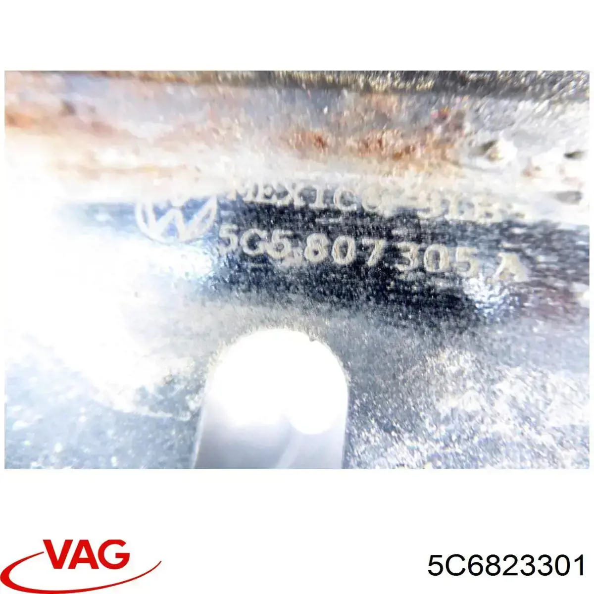 Завіса капота ліва VAG 5C6823301