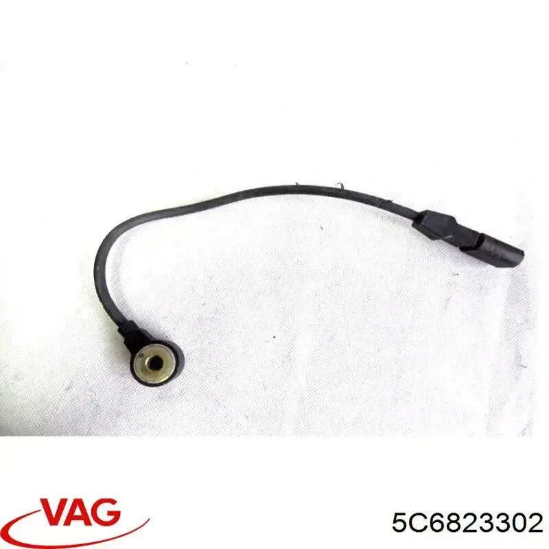 Петля капота, права 5C6823302 VAG